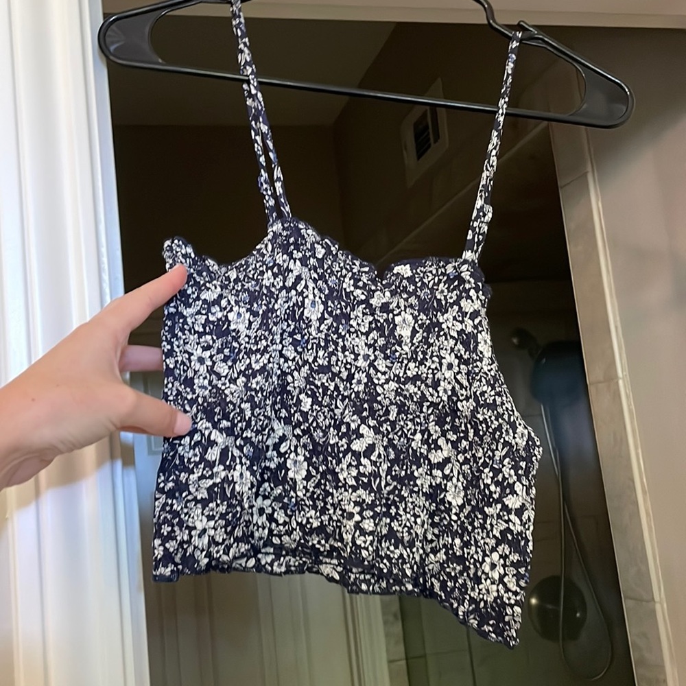 Ribbed floral cropped tank.